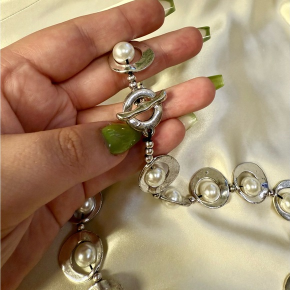 Vintage Silver Tone and Pearl Necklace - Picture 3 of 3